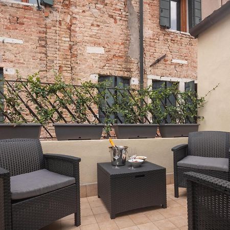 Sant'Aponal Cozy Apartment With Balcony R&R 威尼斯 外观 照片