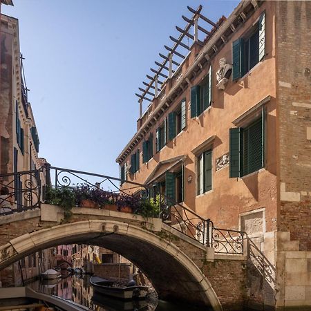 Sant'Aponal Cozy Apartment With Balcony R&R 威尼斯 外观 照片