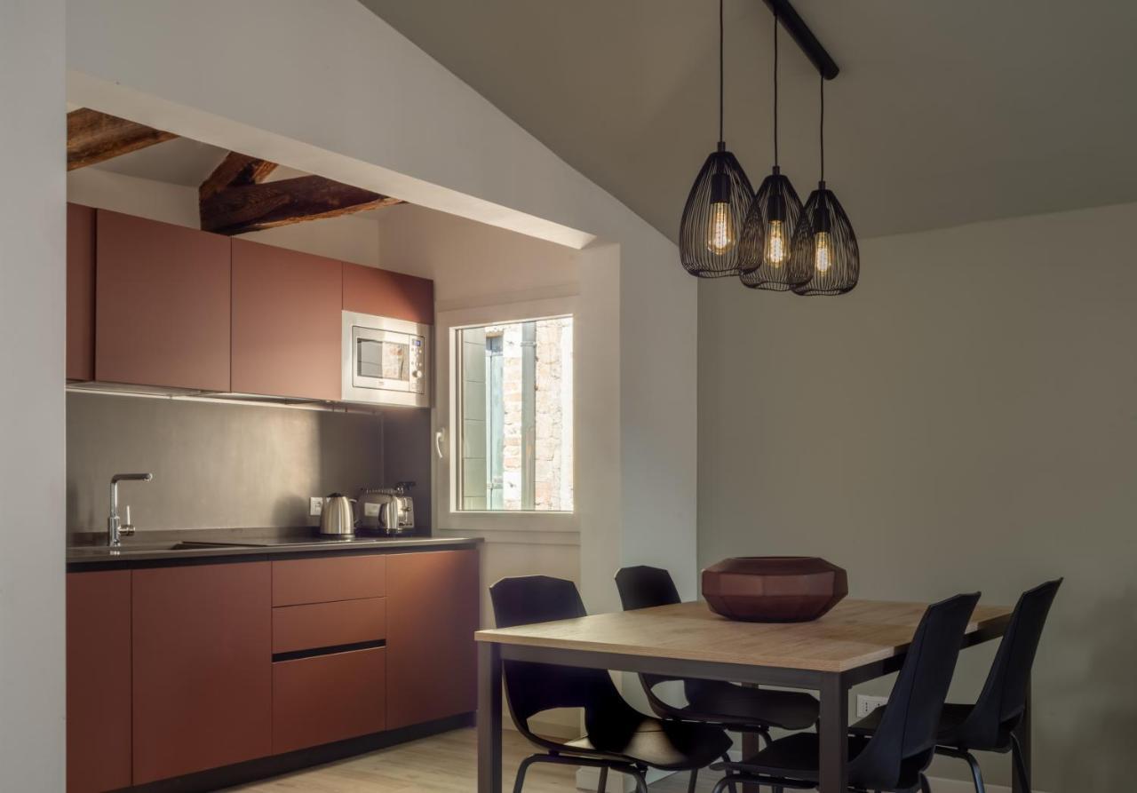 Sant'Aponal Cozy Apartment With Balcony R&R 威尼斯 外观 照片
