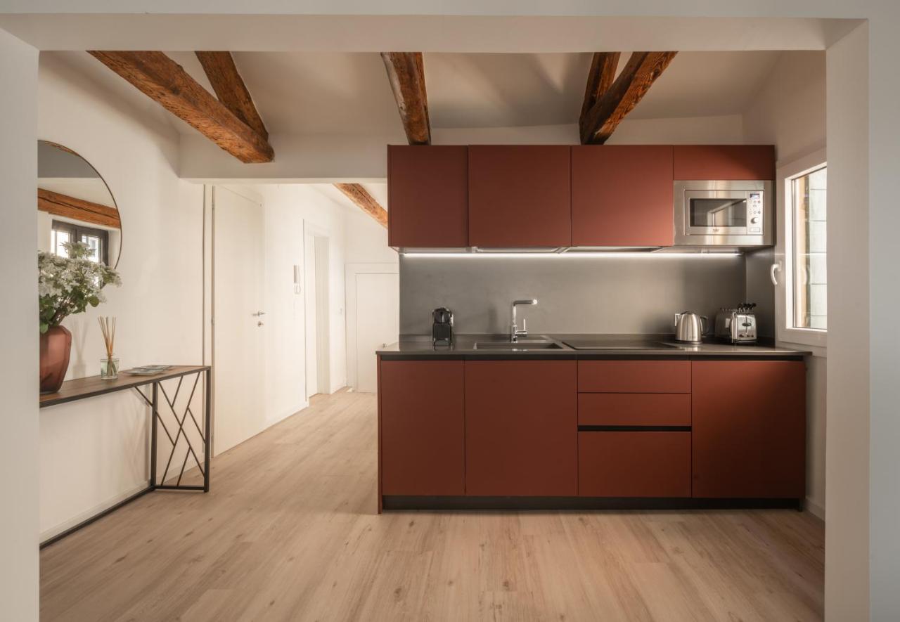 Sant'Aponal Cozy Apartment With Balcony R&R 威尼斯 外观 照片