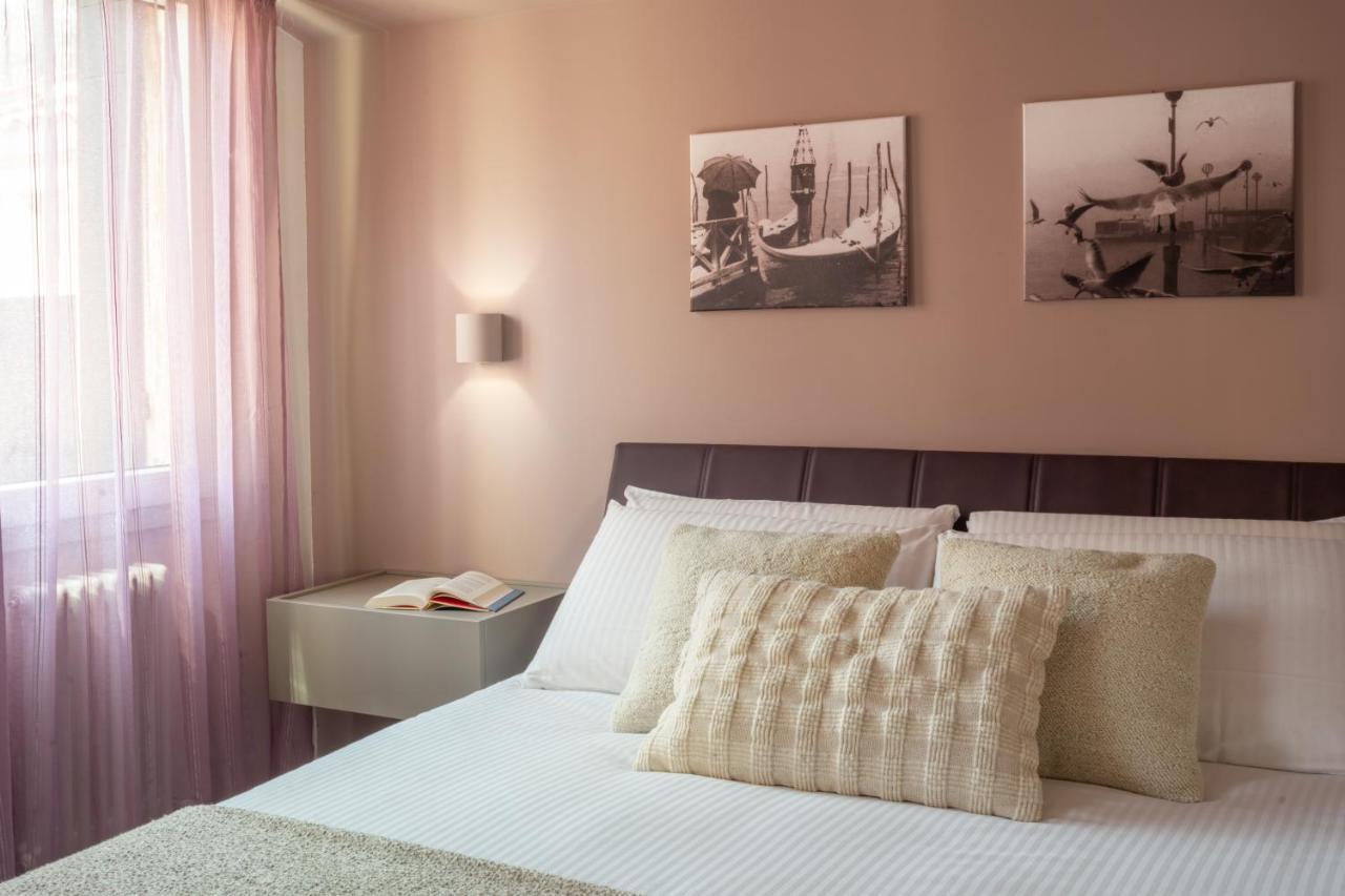 Sant'Aponal Cozy Apartment With Balcony R&R 威尼斯 外观 照片
