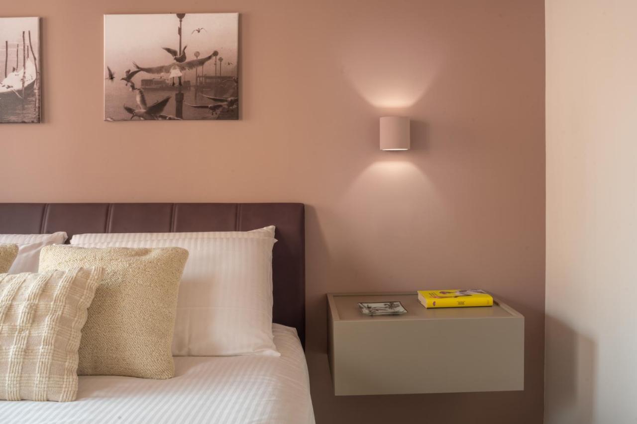 Sant'Aponal Cozy Apartment With Balcony R&R 威尼斯 外观 照片