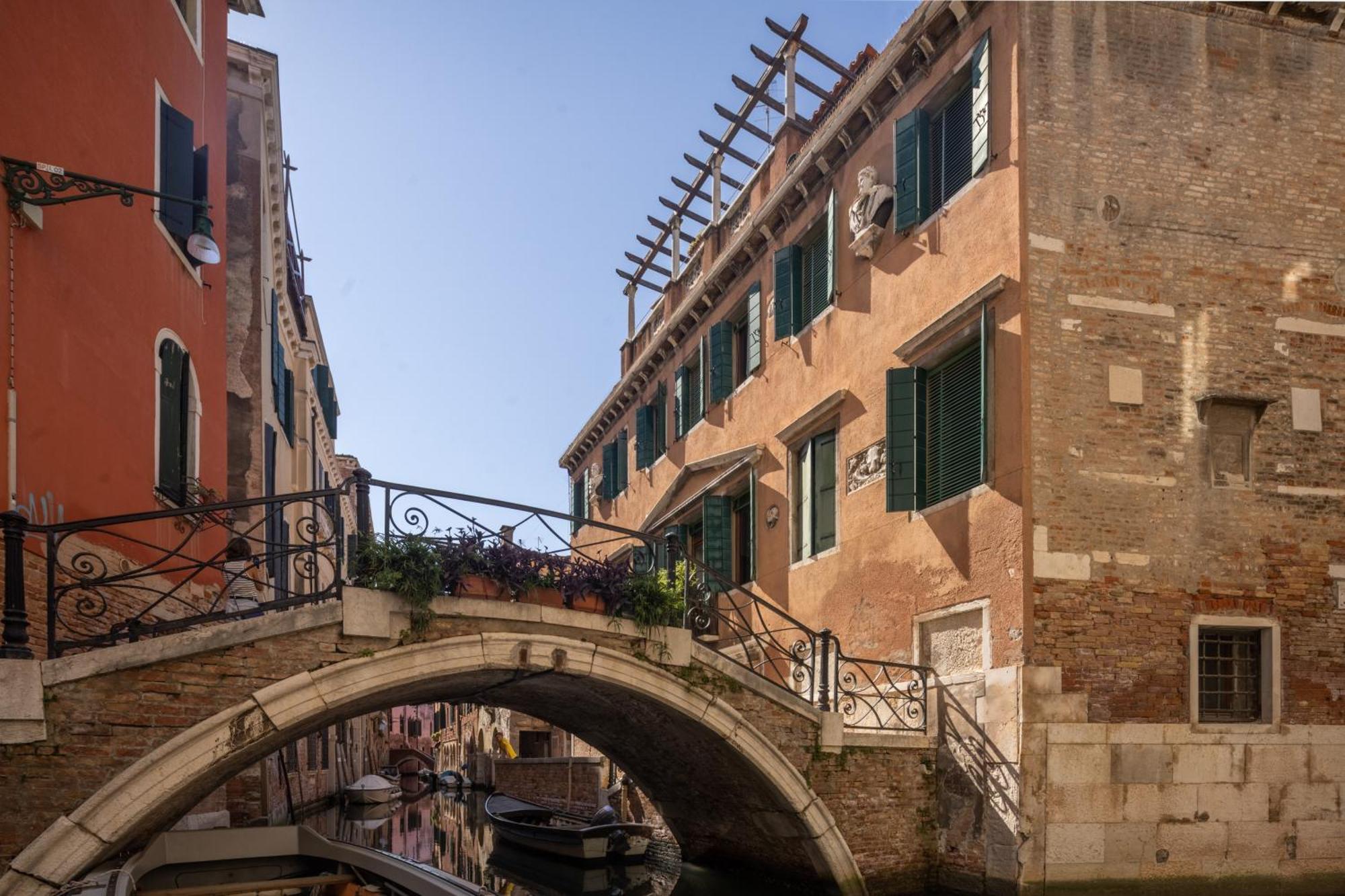 Sant'Aponal Cozy Apartment With Balcony R&R 威尼斯 外观 照片