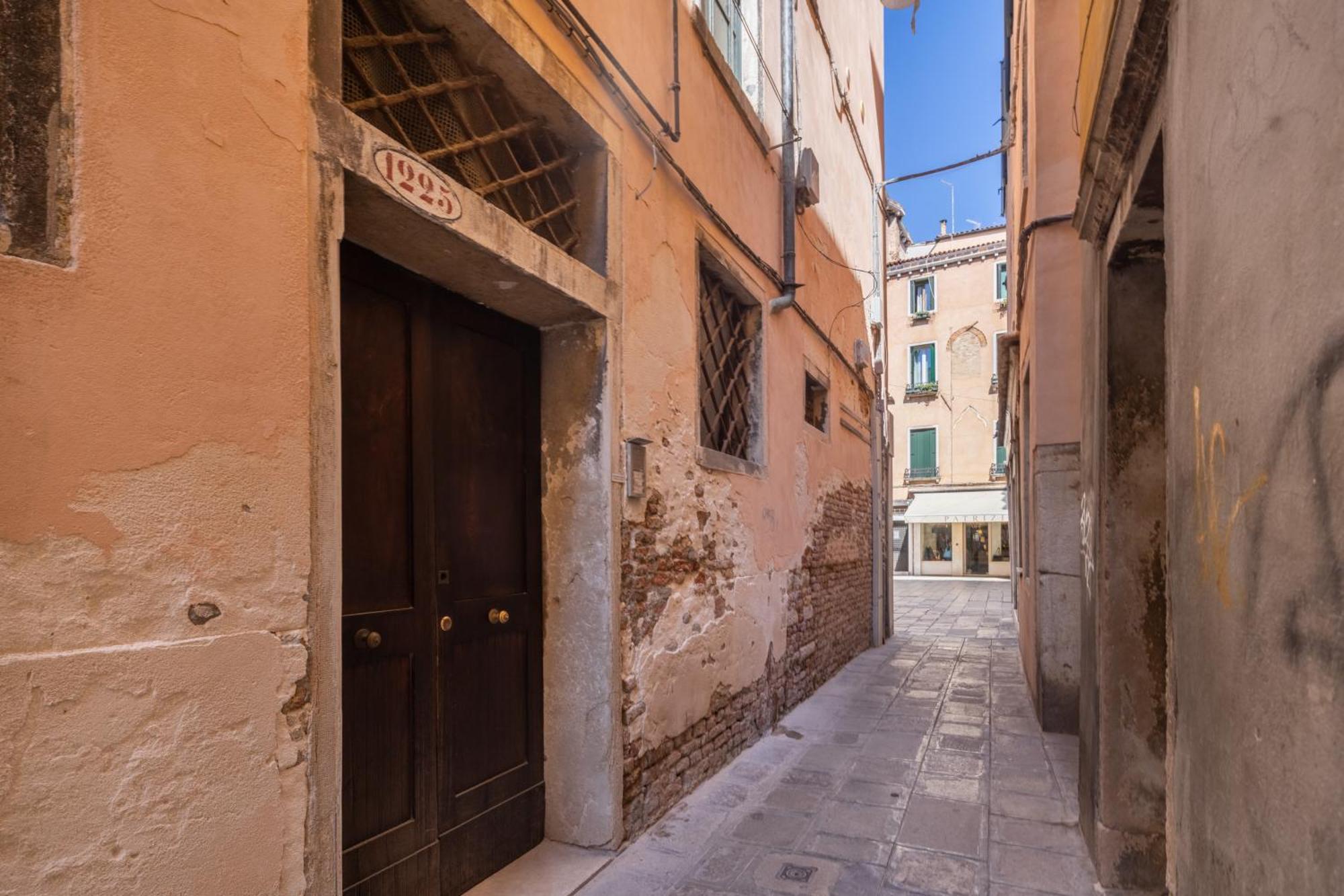 Sant'Aponal Cozy Apartment With Balcony R&R 威尼斯 外观 照片
